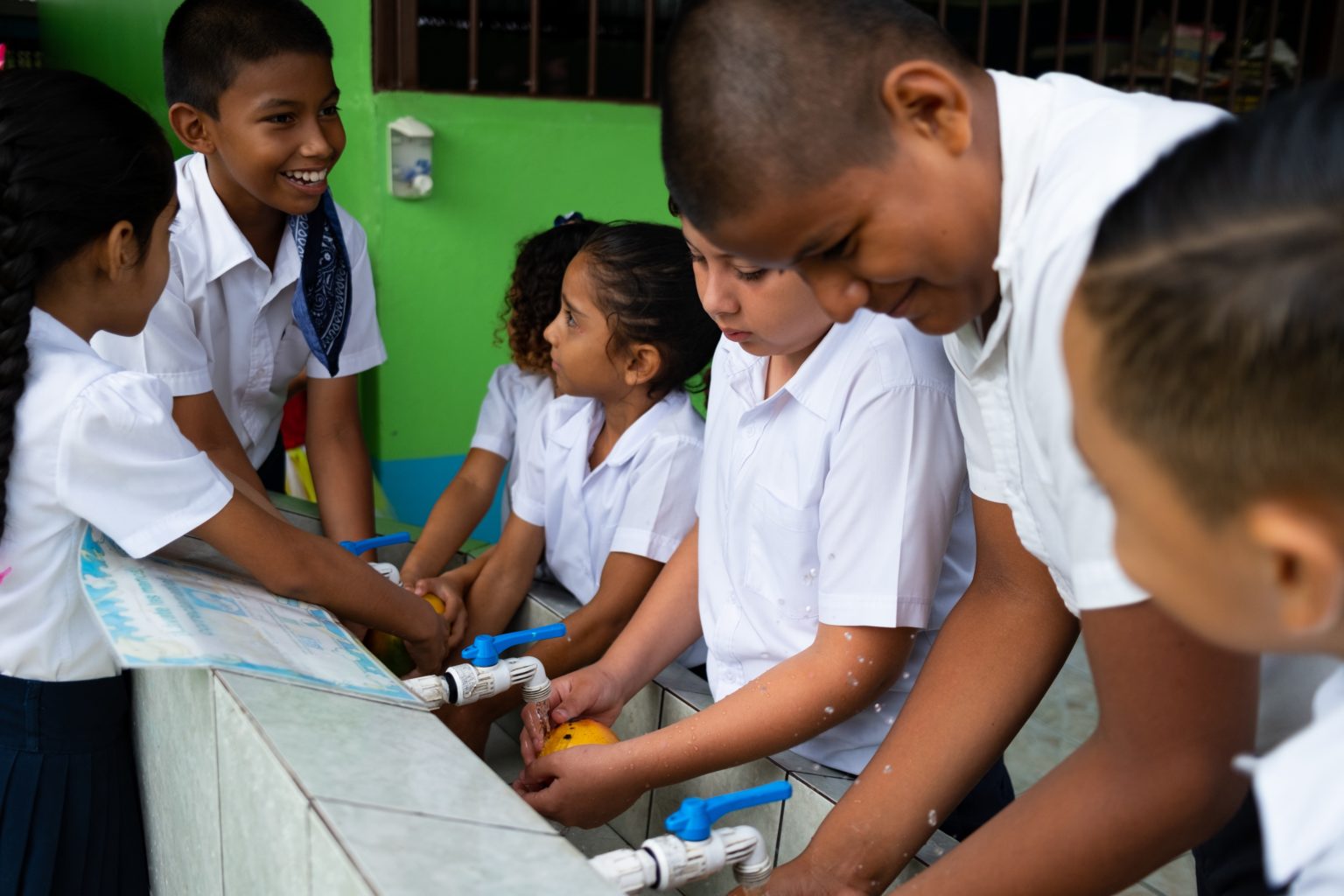 Imagen principal del artículo: Programa público-privado fomentará educación ambiental y uso responsable del agua en estudiantes de escuelas públicas