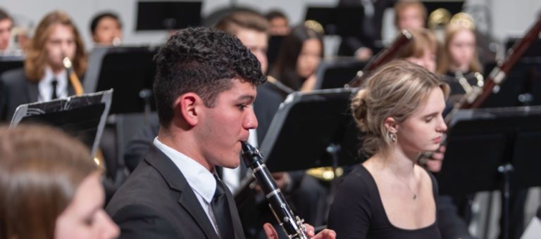 “Fue amor a primera nota”: el clarinete llevó al joven Luis Diego Montero de Siquirres a The Juilliard School 