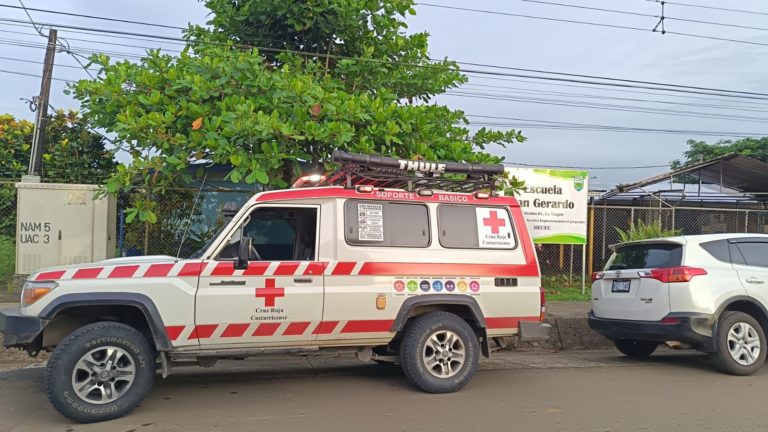 Cruz Roja reporta 30 personas afectadas en escuela de Alajuela por fuerte olor a químico proveniente de piñera