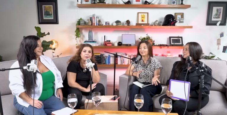 Podcast costarricense desafía los tabúes sobre la menopausia