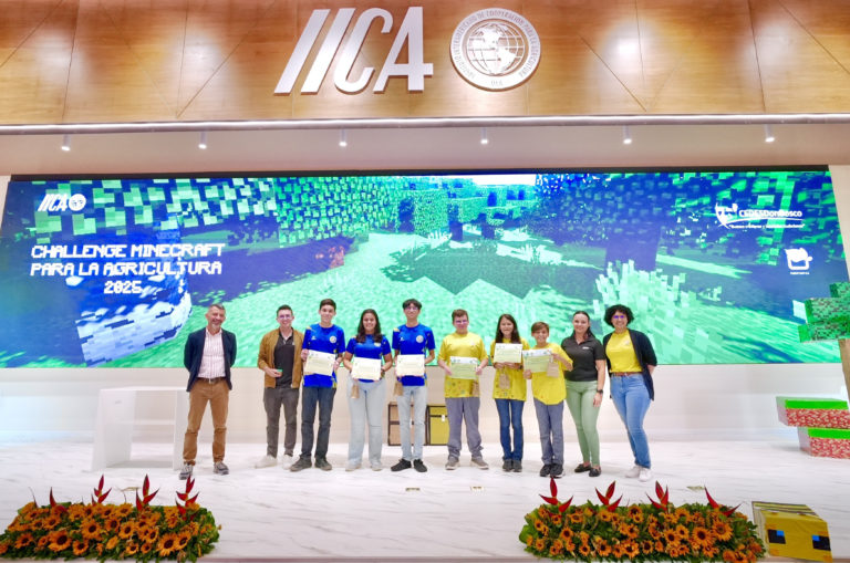 Estudiantes del Colegio Científico de Alajuela ganaron Reto Minecraft Education para la Agricultura
