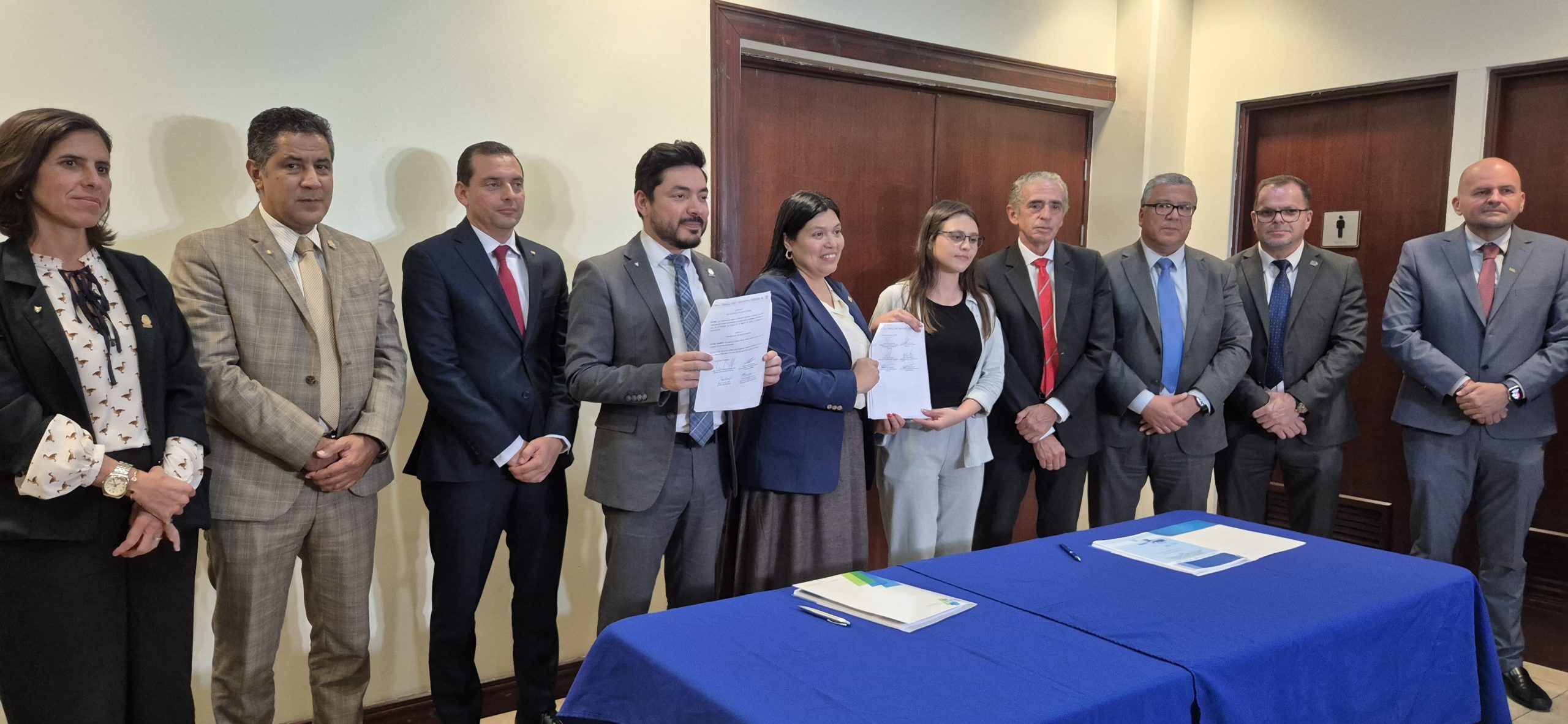 Imagen principal del artículo: Universidades públicas acuerdan distribución del FEES 2026 ¿cuánto le toca a cada una?