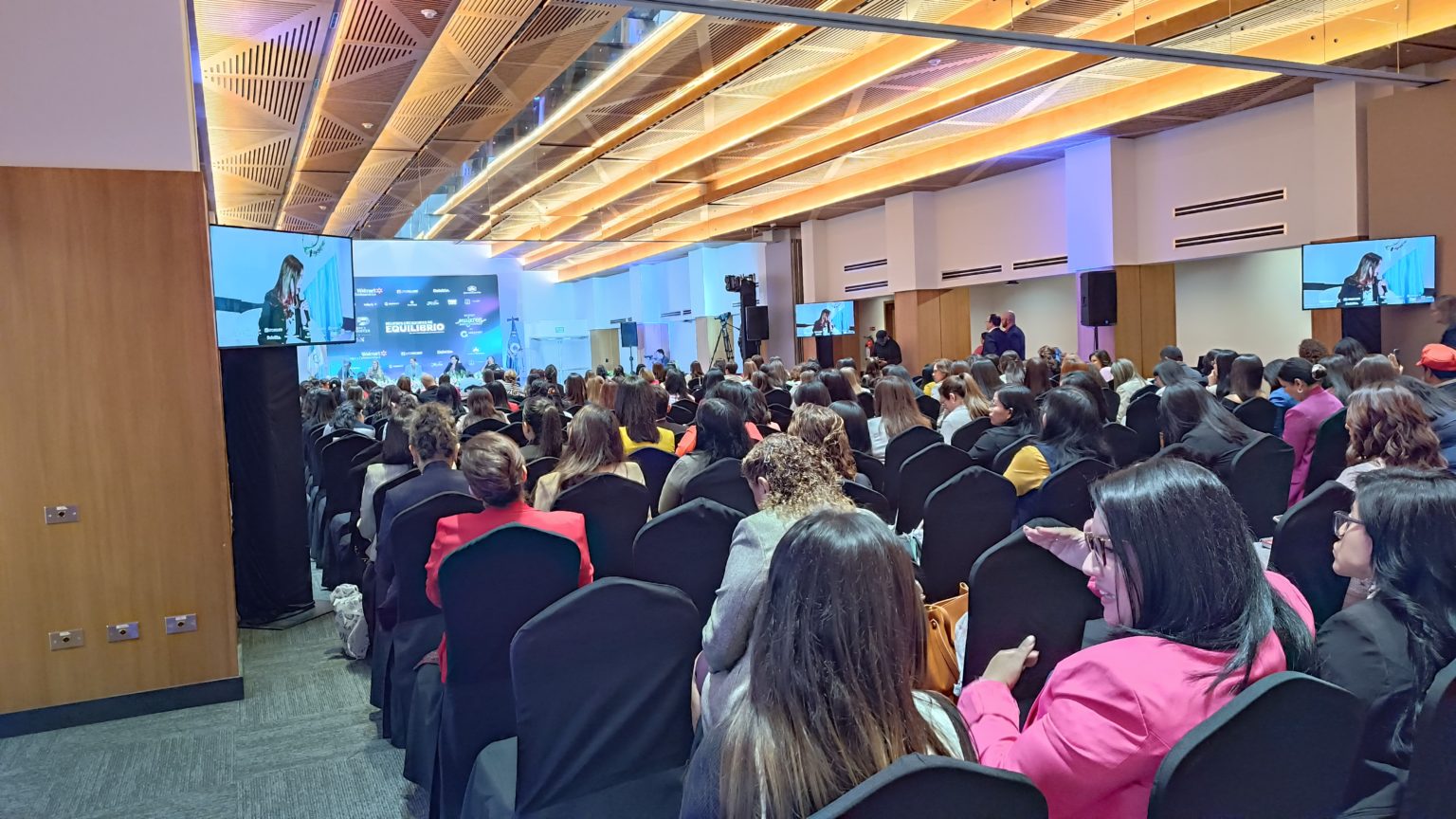 Imagen principal del artículo: "Mujeres Desafiantes" reunirá a más de 300 lideresas en su primera edición en Costa Rica
