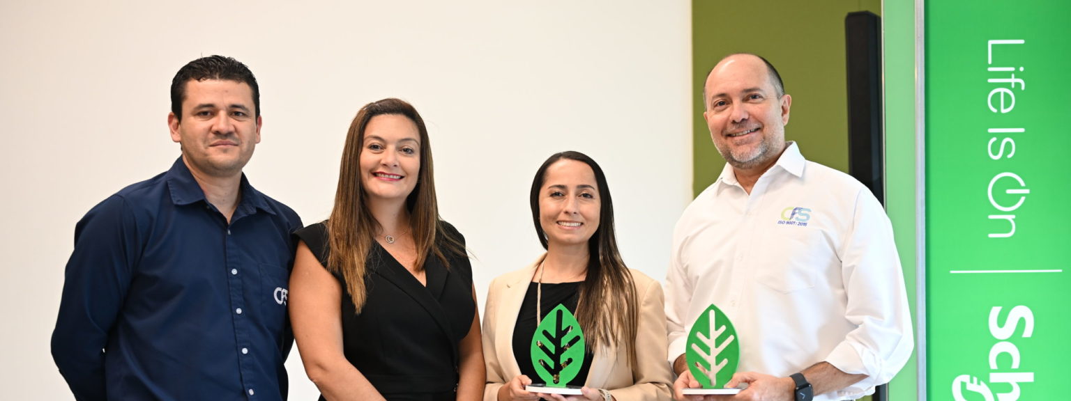 Imagen principal del artículo: Schneider Electric otorga reconocimiento regional de sostenibilidad a CFS y FIFCO