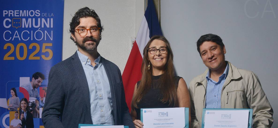 Imagen principal del artículo: Premian a AmbientaDOS por su aporte a la cultura del reciclaje