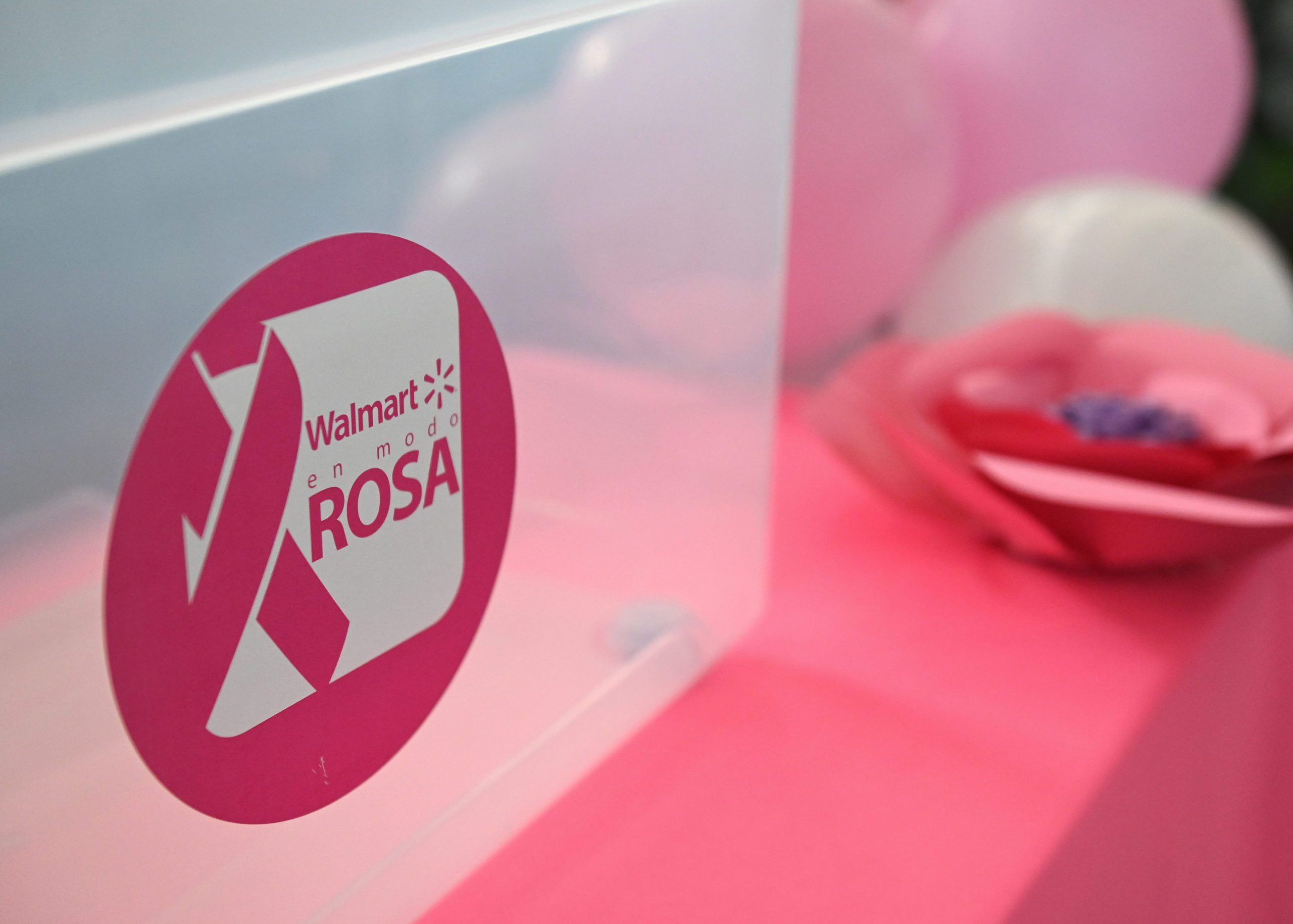 Imagen principal del artículo: Walmart invita a donar cabello para las mujeres que enfrentan el cáncer de mama