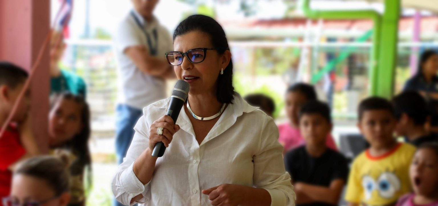 Imagen principal del artículo: Estudiantes indígenas de Quitirrisí conmemoraron el Día de la Niñez haciendo un llamado a la prevención