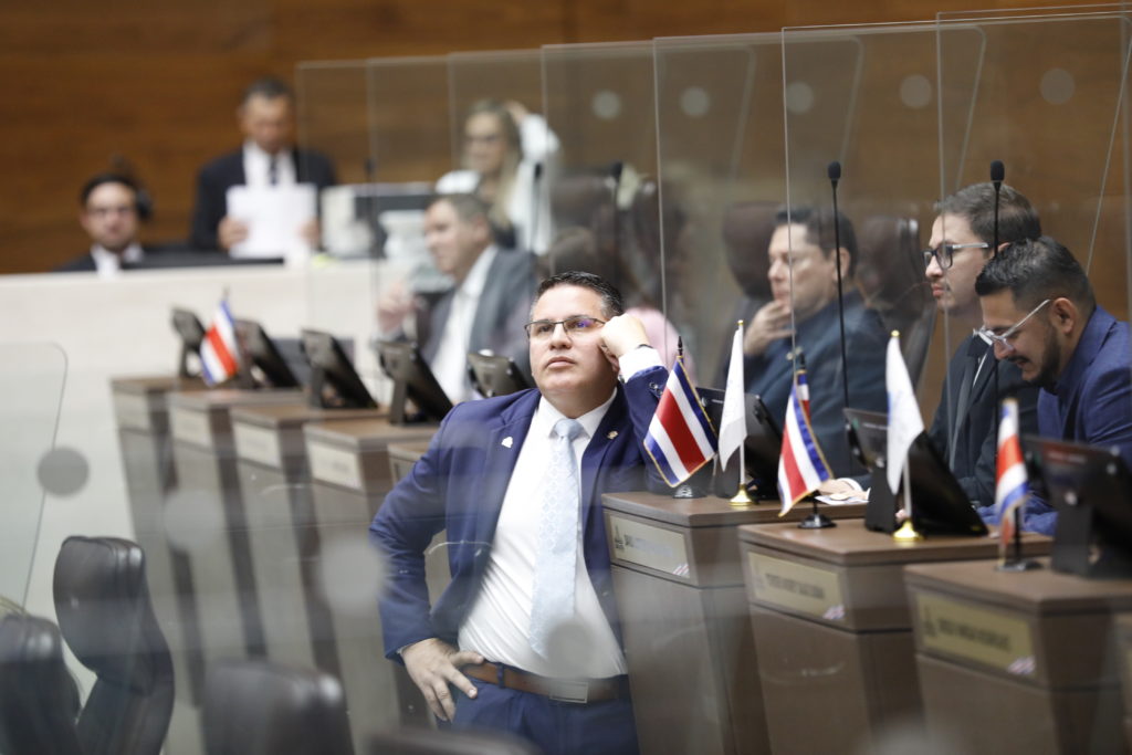 Defensa de Marulin Azofeifa advierte atrasos en trabajo de la comisión que investiga a Fabricio Alvarado por hostigamiento