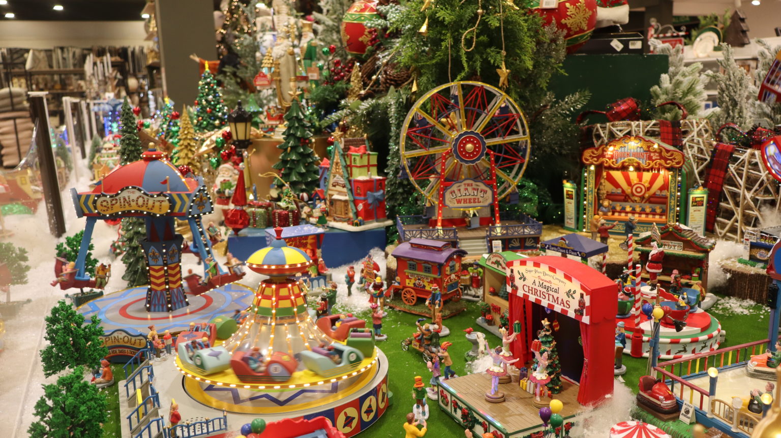 Imagen principal del artículo: Cemaco lanza su campaña ‘Llena tu hogar de Navidad’ con un universo de luces y emociones presente en cinco tendencias