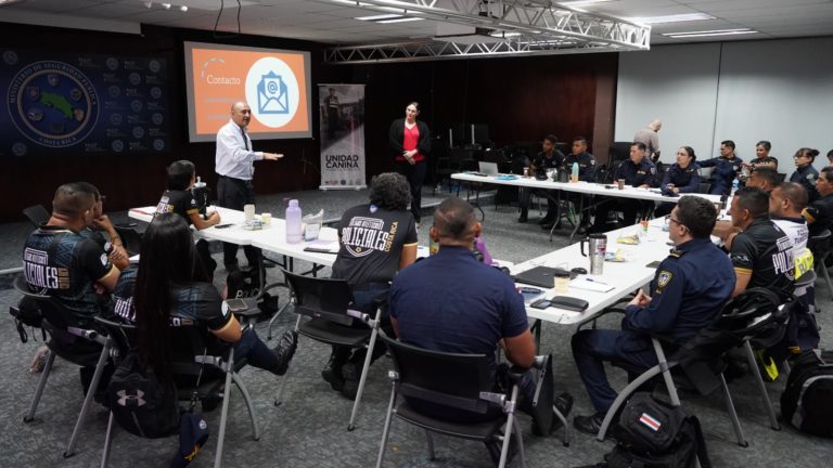 Más de 450 oficiales reciben capacitación en protección de la niñez y adolescencia
