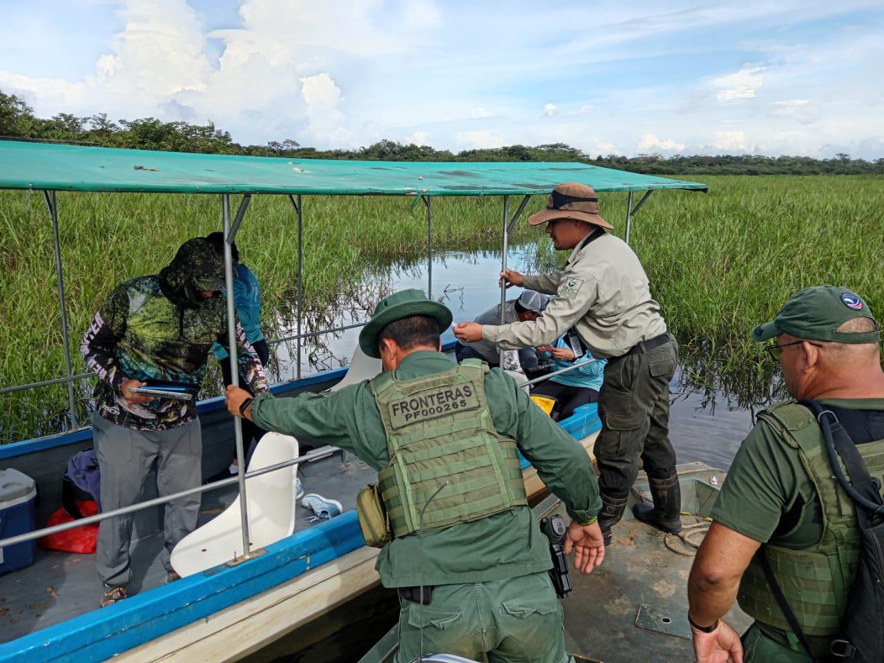 Imagen principal del artículo: Sinac y policía de fronteras fortalecen control ambiental y educación comunitaria en el Refugio Caño Negro