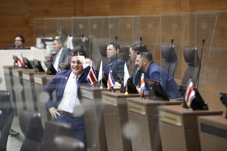 Fabricio le evita a Chaves enfrentar la justicia