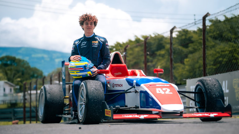 Costarricenses podrán observar en televisión abierta la participación del tico Evan Michelini en Fórmula 4