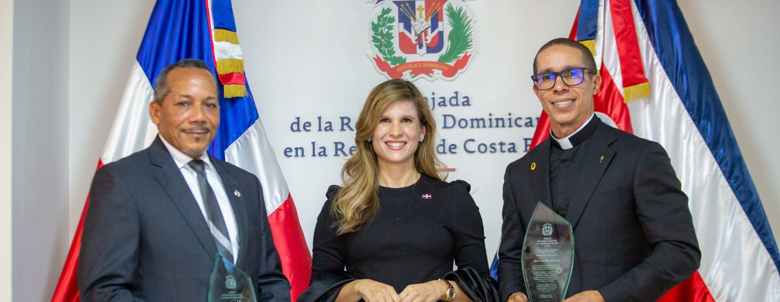 Imagen principal del artículo: Embajada de la República Dominicana en Costa Rica rinde homenaje a dos dominicanos