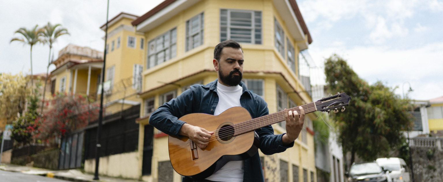 Imagen principal del artículo: Simón Avilés lanza su segundo sencillo “La mala canción” como antesala de su próximo disco