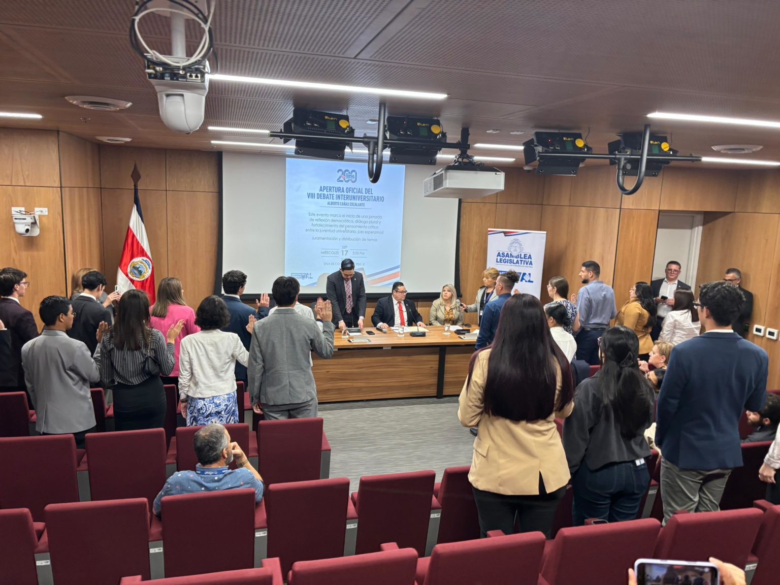 Imagen principal del artículo: Universitarios debatirán en el Congreso sobre jornadas de 12 horas y el genocidio en Gaza