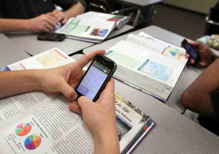 Profesionales en Informática y Computación rechazan prohibición de celulares en centros educativos