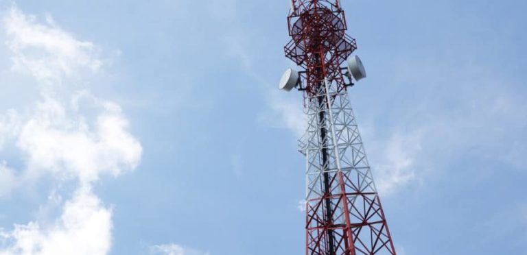 UNA alerta riesgos constitucionales y democráticos en la subasta de frecuencias de radio y TV