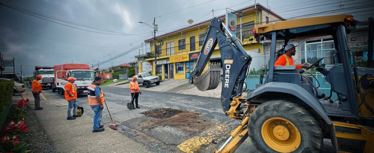 Alegres por el hospital de Cartago, burlados por improvisación en ruta 230