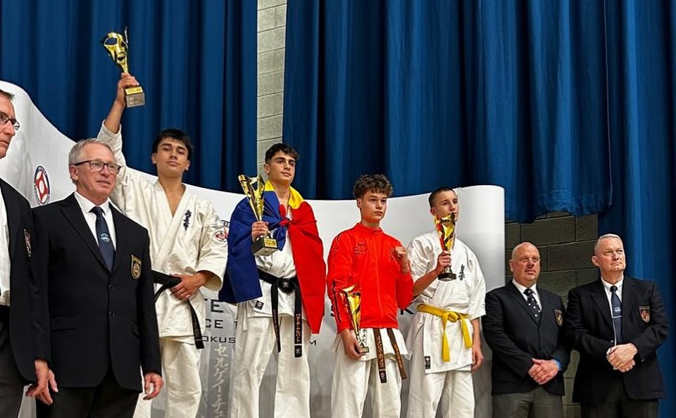 Imagen principal del artículo: Tico Gabriel Raines hace historia con un segundo lugar en el British Open de Karate Kyokushin