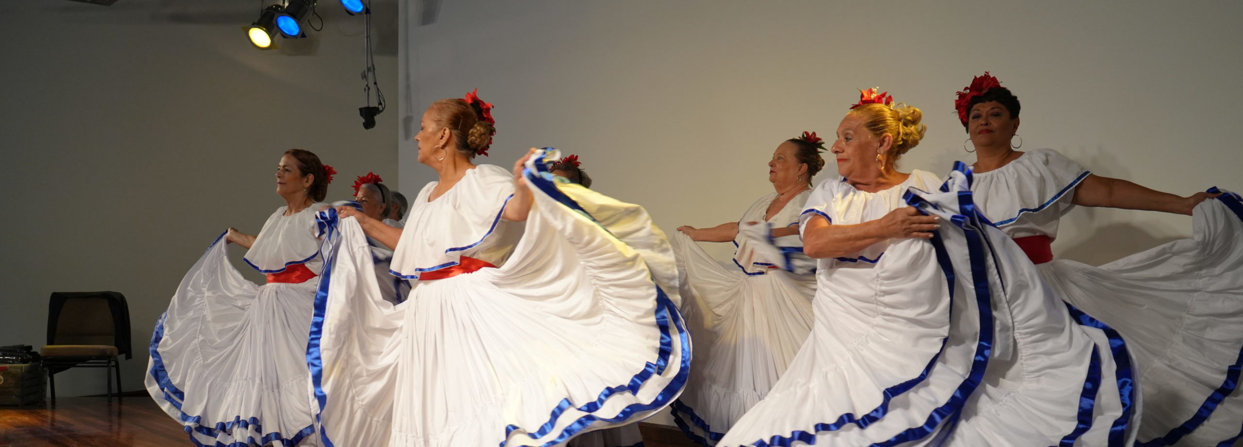 Imagen principal del artículo: AGECO premia el talento de personas adultas mayores en su séptimo concurso de fotografía con celular