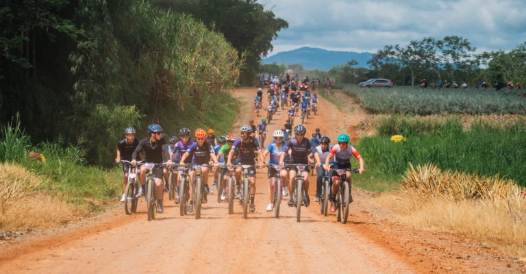 Más de 70 jóvenes ciclistas participaron en campamento de Talentos Innova en Puntarenas