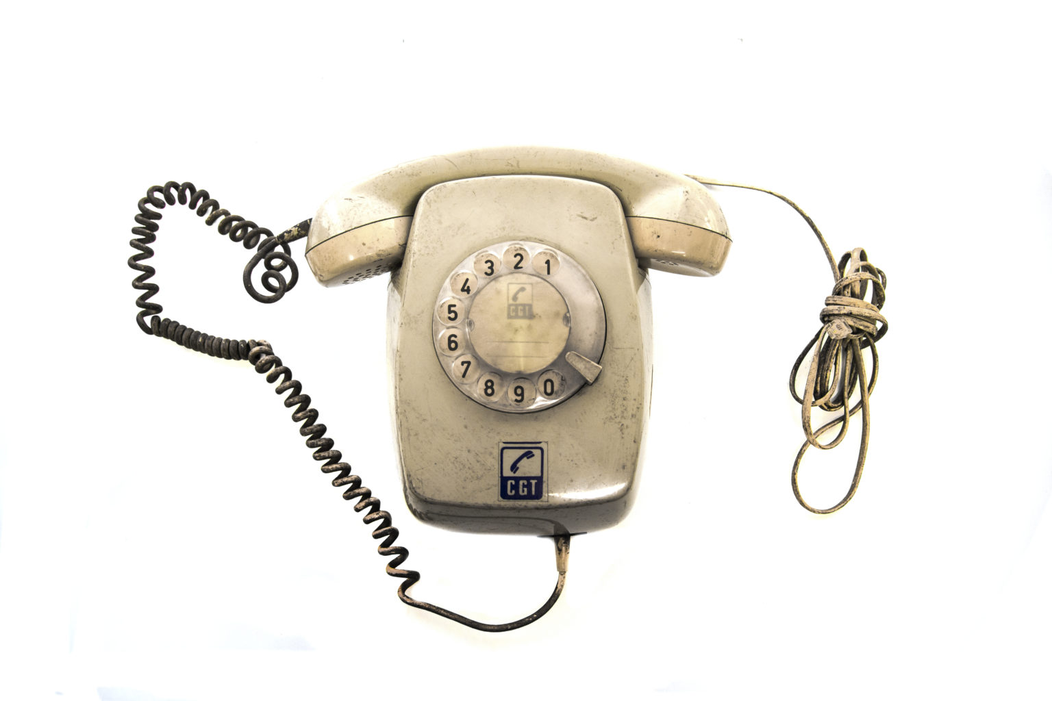 Imagen principal del artículo: Exposición “Entre la nostalgia y el (re)descubrimiento de las tecnologías obsoletas” estará en la Galería UCR