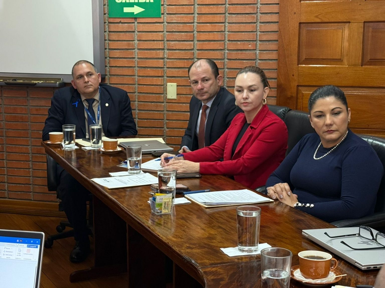 Imagen principal del artículo: Defensoría media diálogo entre la CCSS e IMAS por actualización de datos de personas vulnerables