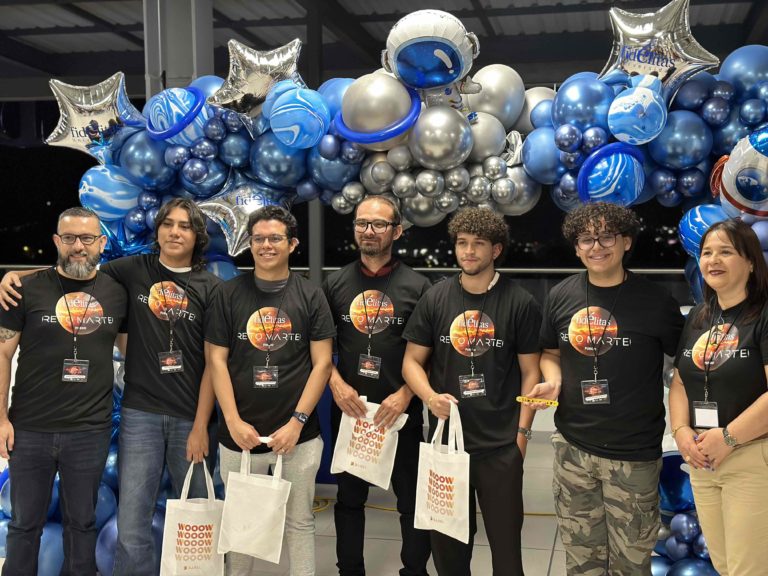 Estudiantes costarricenses desarrollan biorreactor que podría producir oxígeno en Marte