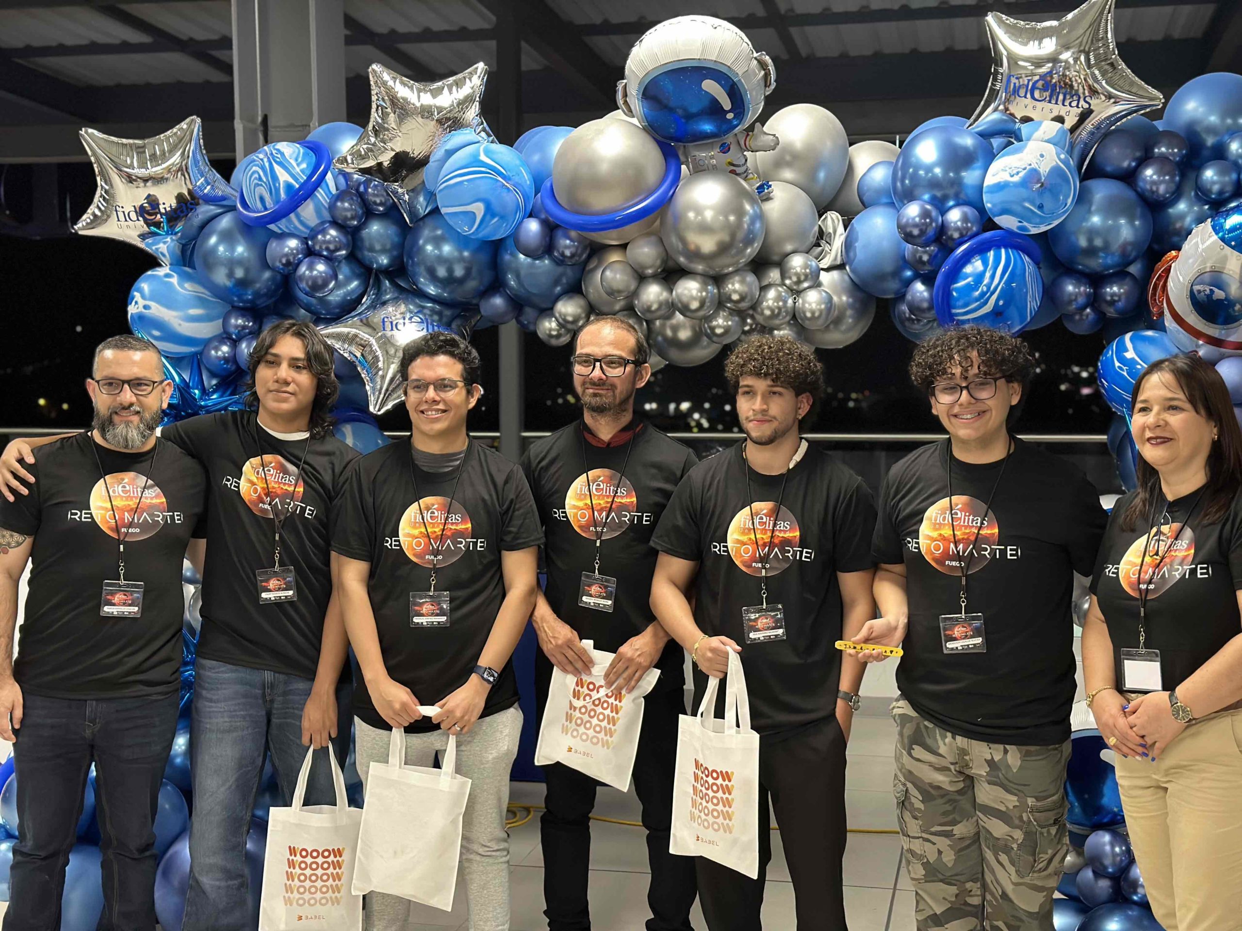 Imagen principal del artículo: Estudiantes costarricenses desarrollan biorreactor que podría producir oxígeno en Marte