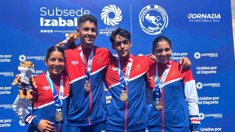 Costa Rica gana oro en el relevo mixto de triatlón y reafirma su dominio regional
