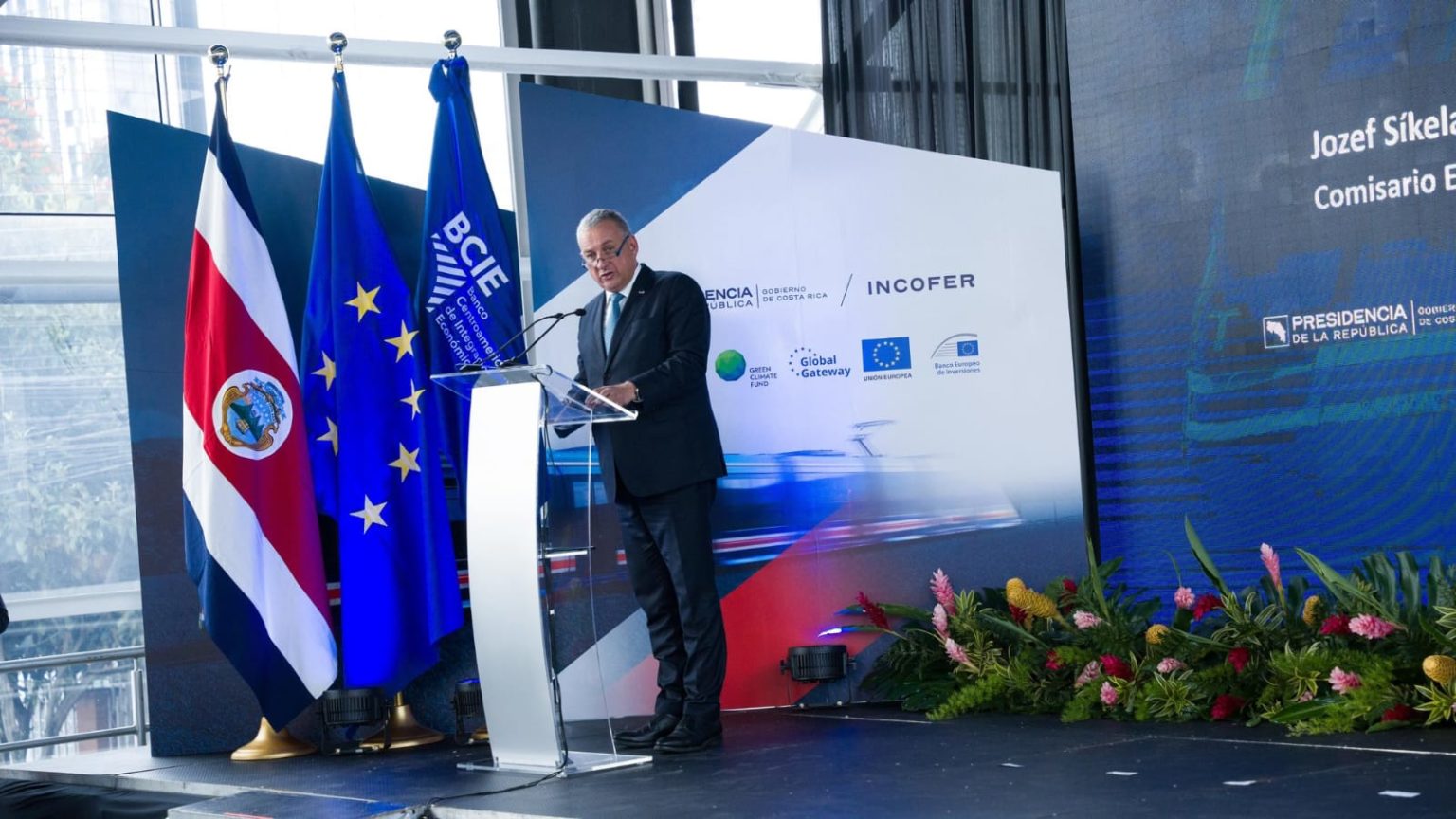 Imagen principal del artículo: Visita del Comisario Síkela a Costa Rica consolida el apoyo de la UE a la movilidad sostenible y a la transición verde y digital