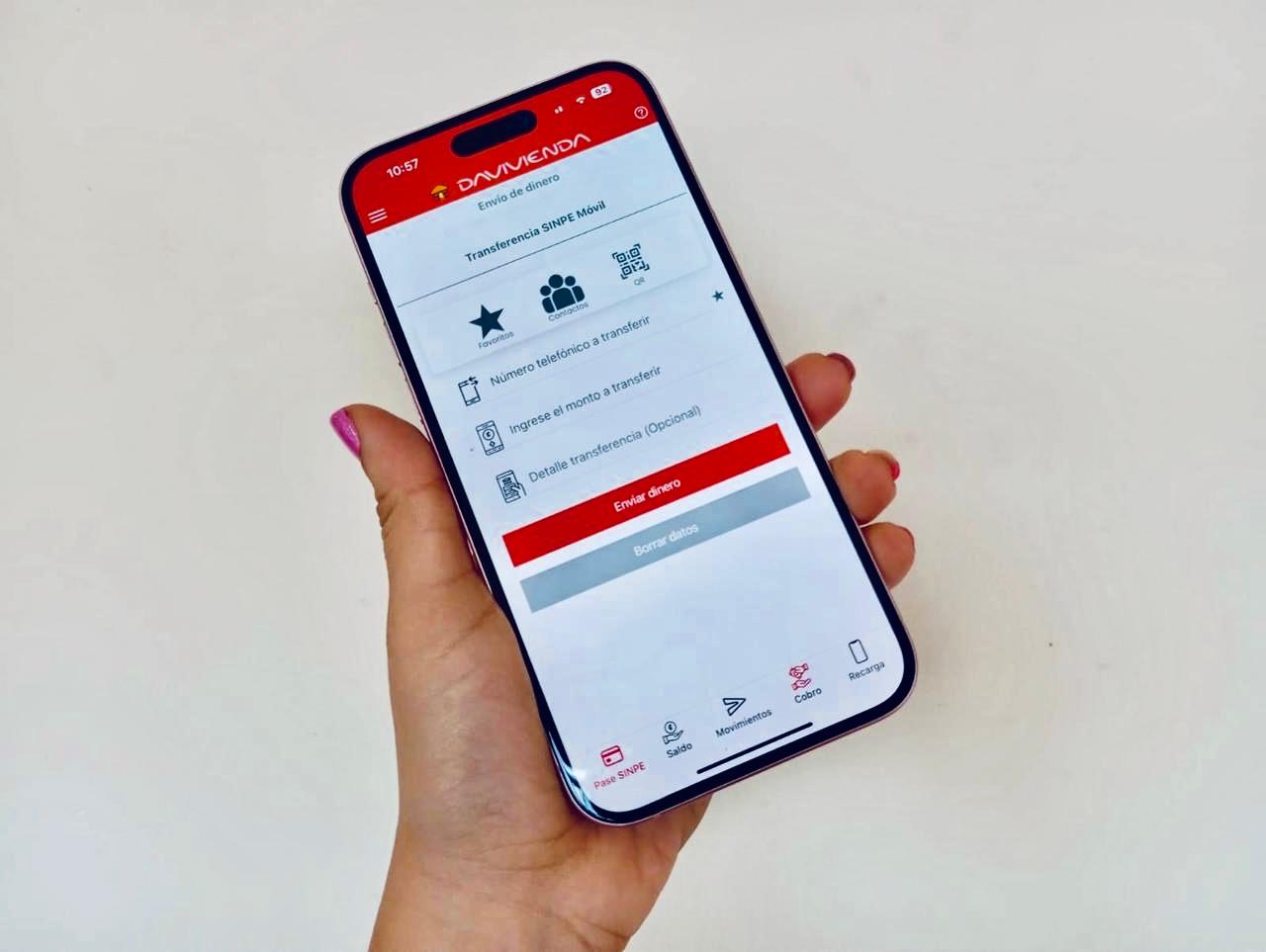 Imagen principal del artículo: Davivienda lanza su primer Hackathón para transformar la experiencia de Sinpe Móvil en jóvenes usuarios
