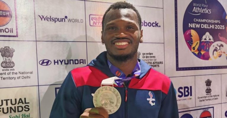 Sherman Güity se proclama subcampeón mundial de los 200 metros T64 en India