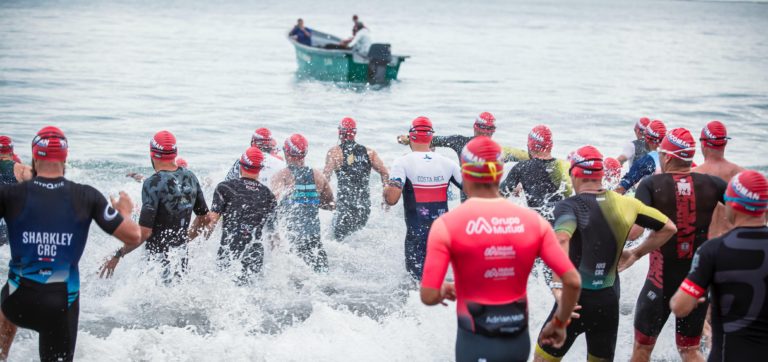 El Triatlón TICOMAN celebró 15 años de historia entre las olas y la inclusión