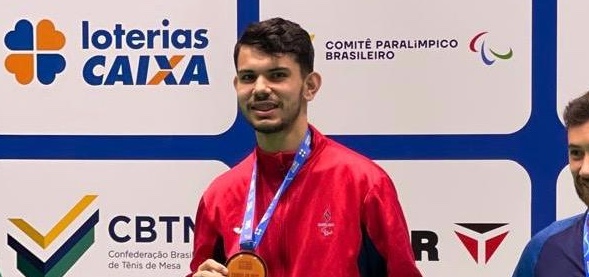 Tico Steven Román gana medalla de bronce en el Panamericano de Para Tenis de Mesa en Brasil