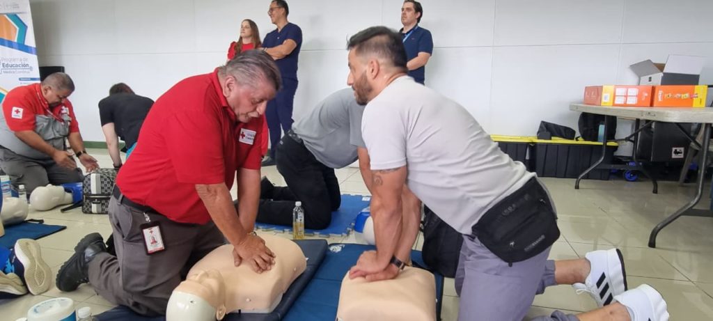 Sexta edición de Salvando Corazones concluyó con éxito la capacitación de reanimación cardíaca en la UCR