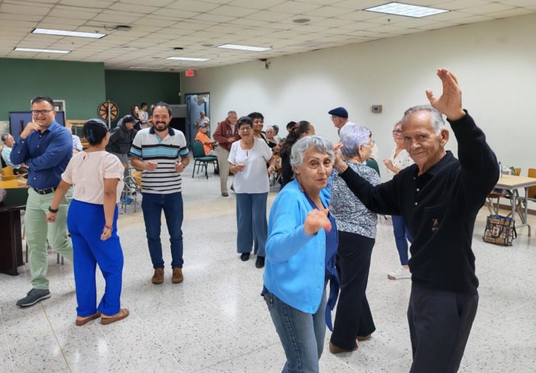 Personas adultas mayores celebran la vida y el envejecimiento activo en jornada del Hospital Geriátrico