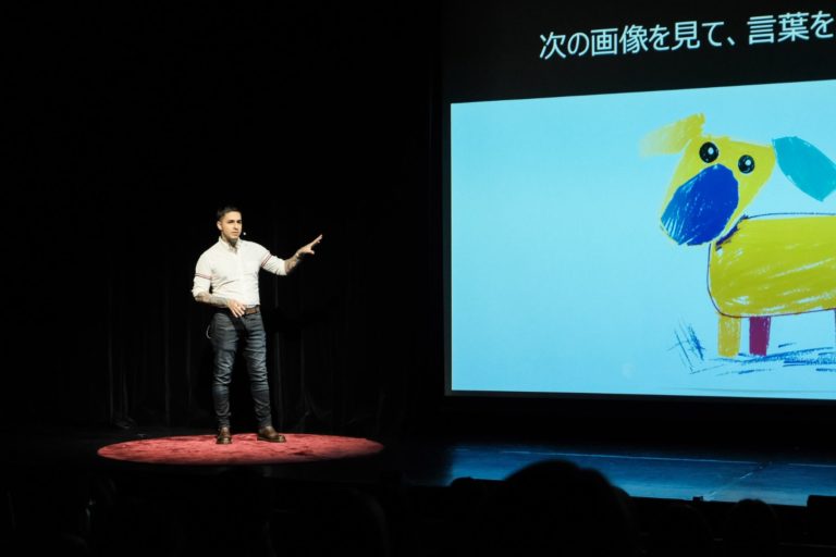 Entre el arte, la tecnología y la empatía: el diseñador e ingeniero tico Carlos Lastres humaniza la innovación desde Asia