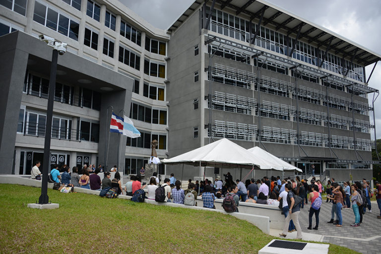 Sala Constitucional da razón a estudiantes de la UCR excluidos de feria por el contenido antiaborto