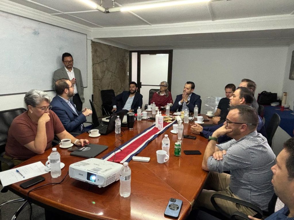 Cedet propone agenda con siete ejes estratégicos a candidaturas presidenciales para la evolución del sistema eléctrico nacional
