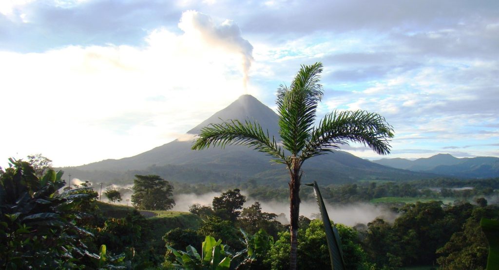 De la sostenibilidad a la turistificación: continuidades del modelo turístico costarricense