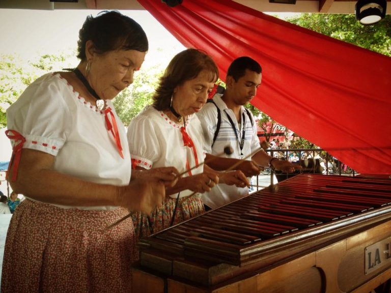 La Sabana se convierte en escenario de tradición: marimba y boyeo celebran a Costa Rica
