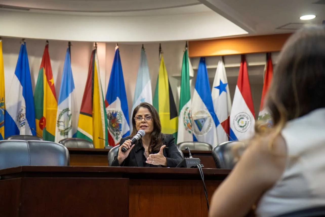 Imagen principal del artículo: Costarricense Gabriela Pacheco será la primera mujer en ocupar la Secretaría de la Corte IDH