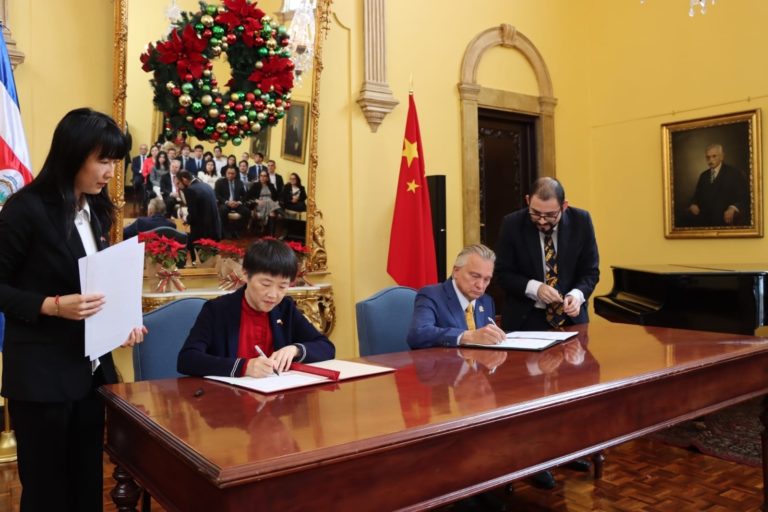 Cancillería firmó nuevos acuerdos de cooperación con la Embajada de China