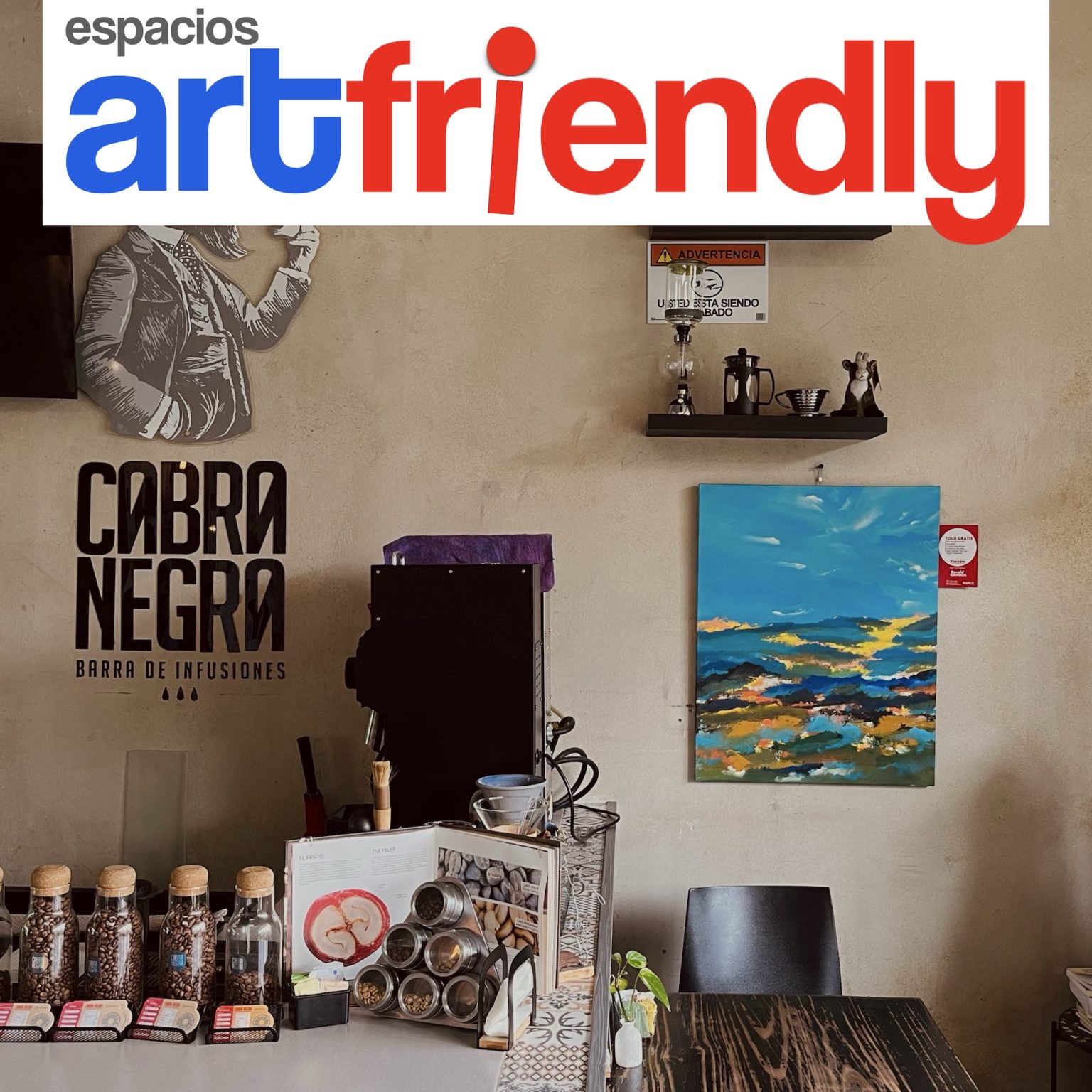 Imagen principal del artículo: ÍNDICE transforma las etiquetas del arte en mensajes que invitan a sonreír y reflexionar