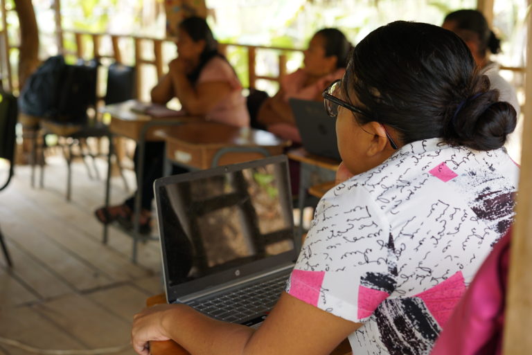 Programa de la UNA fortaleció la enseñanza bilingüe y la revitalización lingüística en pueblos indígenas