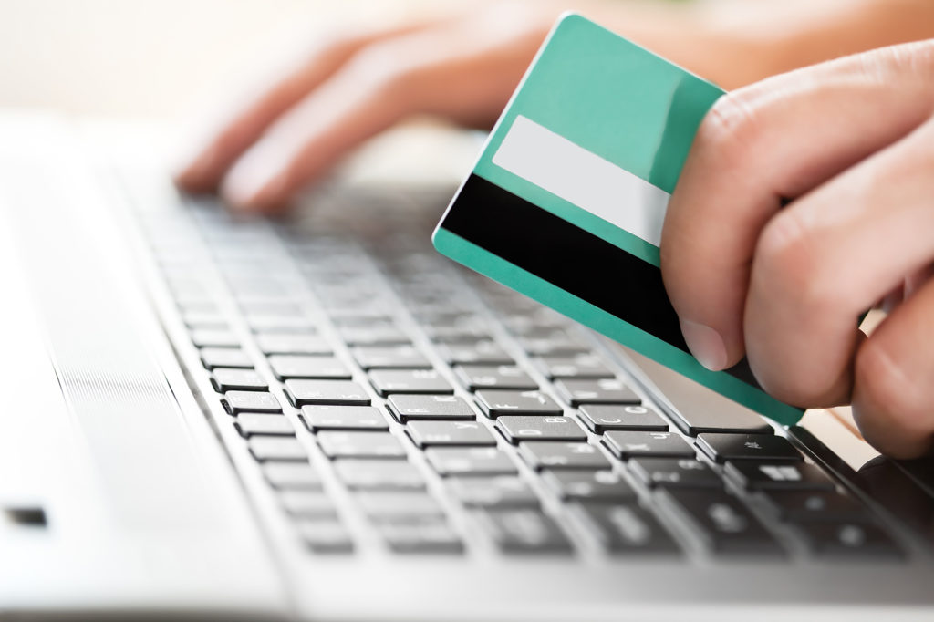 Proximidad del aguinaldo y compras de fin de año motivan llamado a reforzar la seguridad digital desde ya