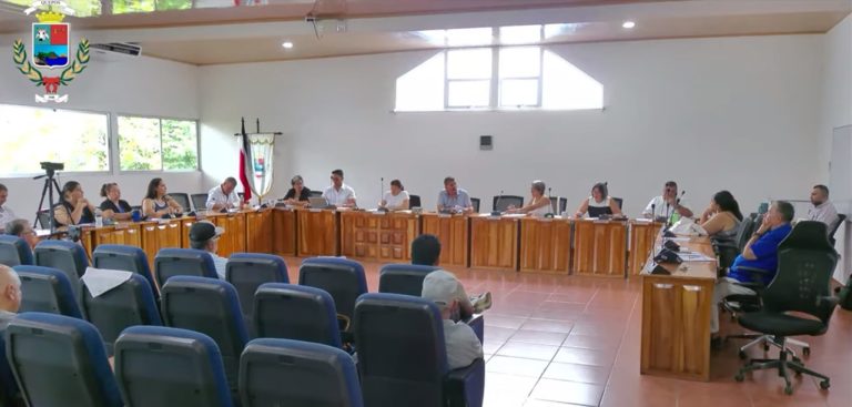 Concejo Municipal de Quepos cambió de directorio por incumplir paridad de género