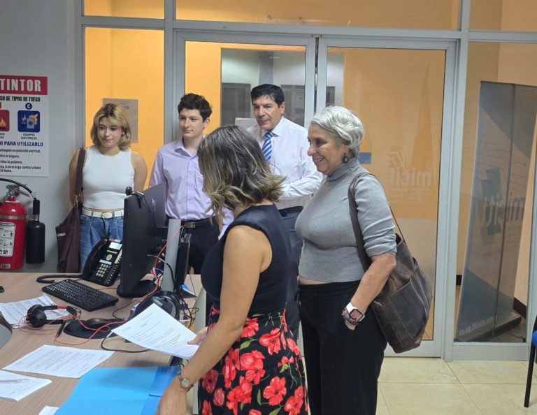 Subasta de frecuencias enfrenta disputas judiciales y llamado de la UCR a suspender el proceso